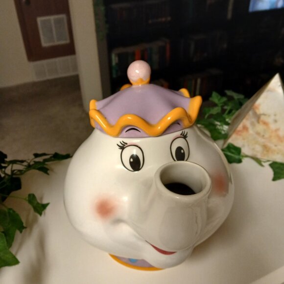 Official Beauty and the Beast Mrs. Potts - Picture 3 of 8